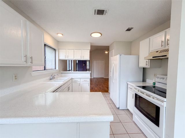6806 Fire Hill Drive, Fort Worth, TX 76137