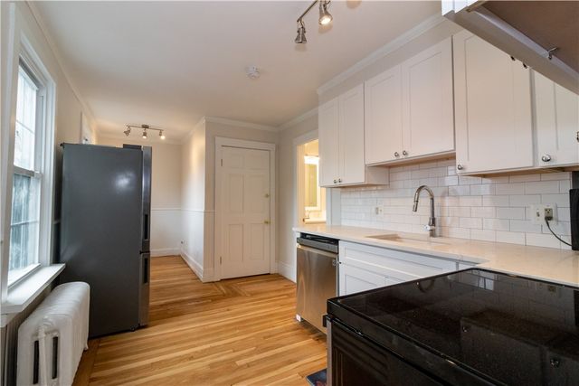 21 School Street 3, Newport, RI 02840