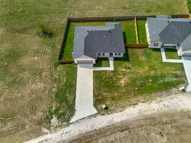 705 Lakeland Drive, West Tawakoni, TX 75474