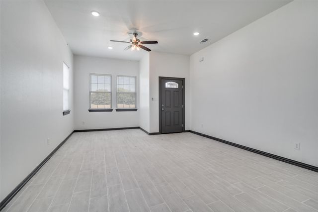 705 Lakeland Drive, West Tawakoni, TX 75474