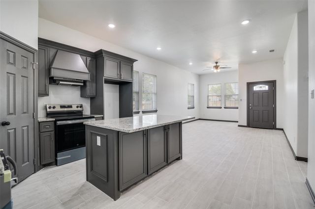 705 Lakeland Drive, West Tawakoni, TX 75474