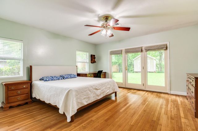 303 Southern Oaks Dr, Lake Jackson, TX 77566