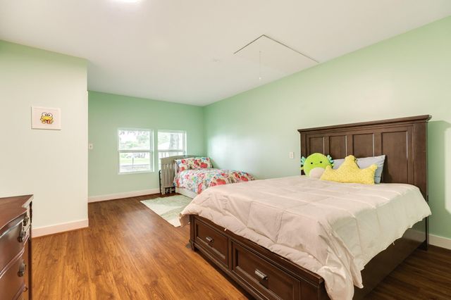 303 Southern Oaks Dr, Lake Jackson, TX 77566
