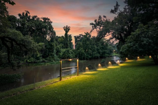 303 Southern Oaks Dr, Lake Jackson, TX 77566