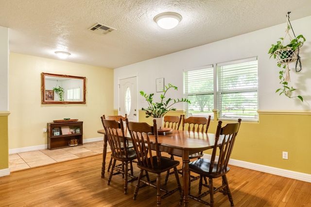 303 Southern Oaks Dr, Lake Jackson, TX 77566
