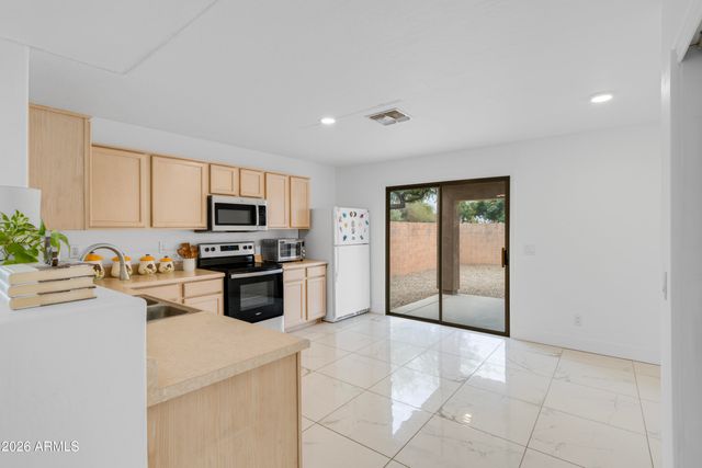 30052 N SUNRAY Drive, San Tan Valley, AZ 85143