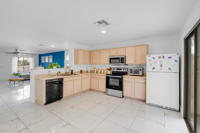 30052 N SUNRAY Drive, San Tan Valley, AZ 85143