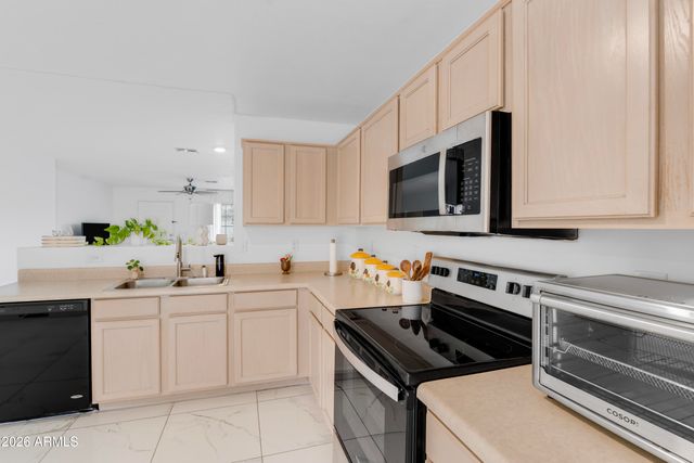 30052 N SUNRAY Drive, San Tan Valley, AZ 85143