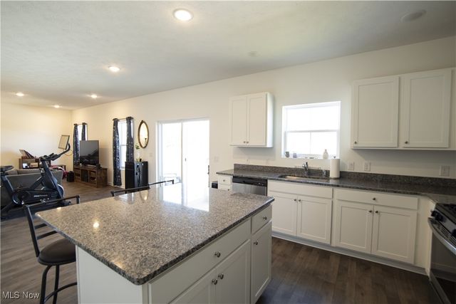 3047 Mcintosh Drive NE, Louisville, OH 44641