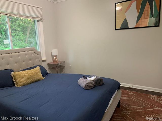 10431 Corning Street, Oak Park, MI 48237