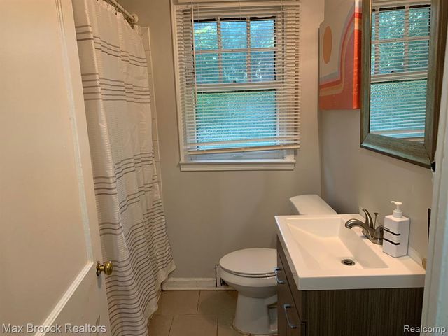 10431 Corning Street, Oak Park, MI 48237