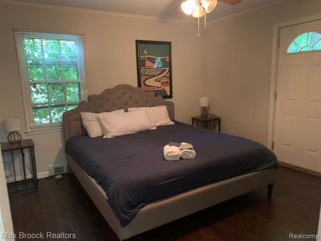 10431 Corning Street, Oak Park, MI 48237