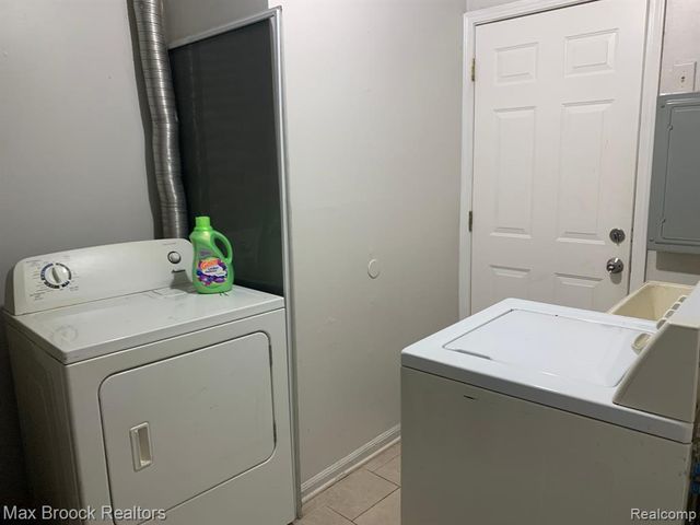 10431 Corning Street, Oak Park, MI 48237