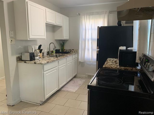 10431 Corning Street, Oak Park, MI 48237