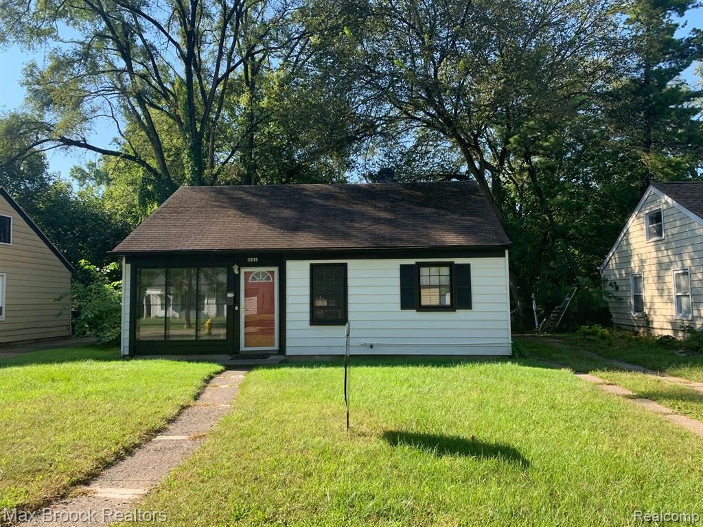 10431 Corning Street, Oak Park, MI 48237