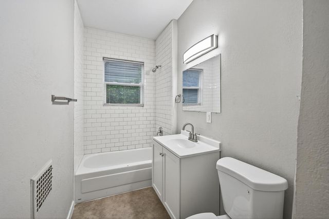 812 7th Street SE, Minneapolis, MN 55414