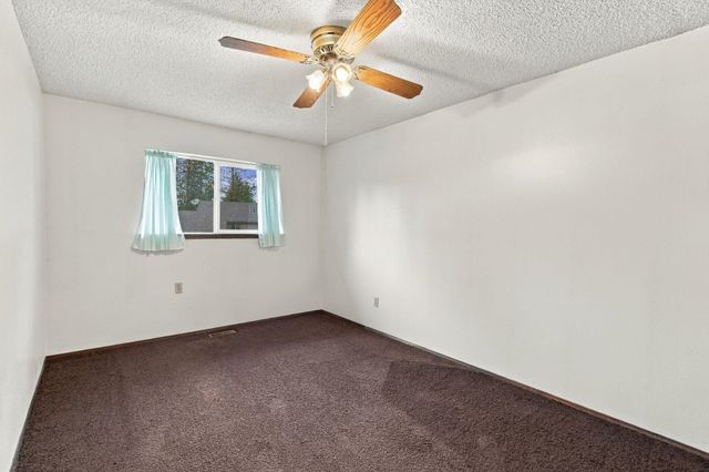 8422 N General Grant Way, Spokane, WA 99208