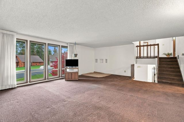 8422 N General Grant Way, Spokane, WA 99208