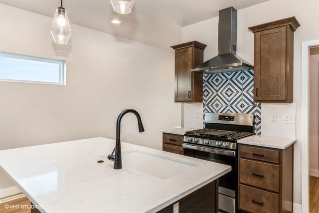 789 Clover Hill Drive, North Liberty, IA 52317