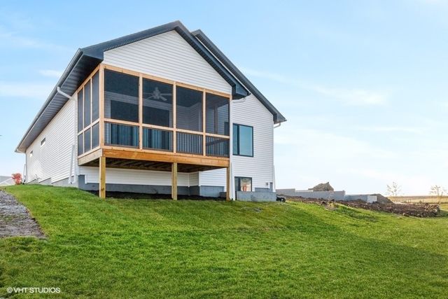 789 Clover Hill Drive, North Liberty, IA 52317