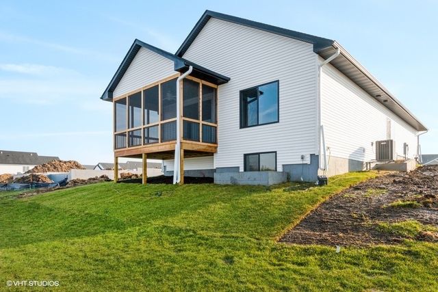 789 Clover Hill Drive, North Liberty, IA 52317