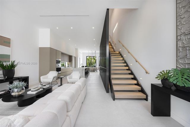 92 SW 28th Rd 4, Miami, FL 33129