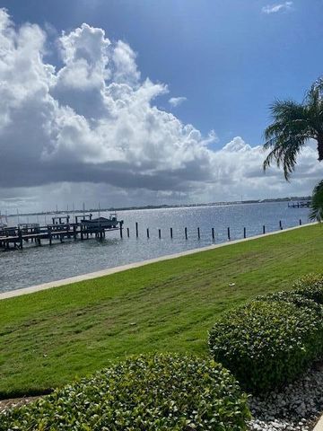 4139 NE Moon River Circle, Jensen Beach, FL 34957