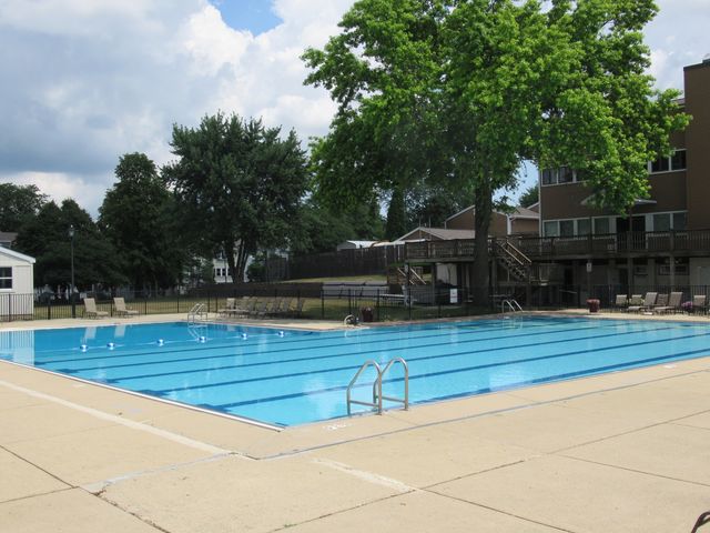 1819 Dunsford Court, Schaumburg, IL 60194