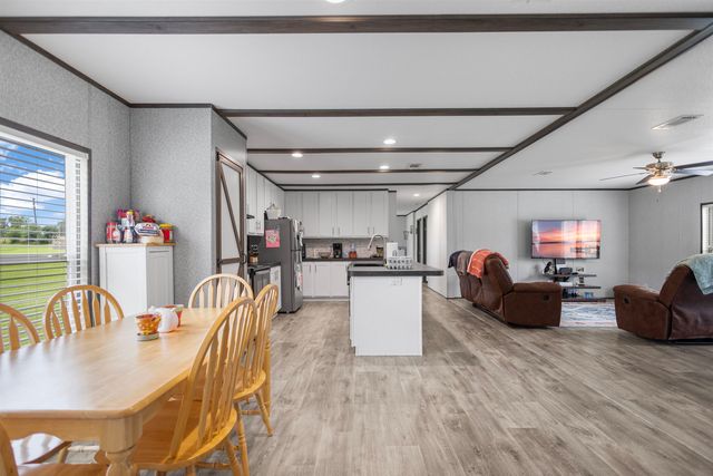 8813 County Road 454 S, Henderson, TX 75654