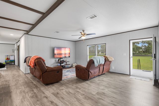 8813 County Road 454 S, Henderson, TX 75654