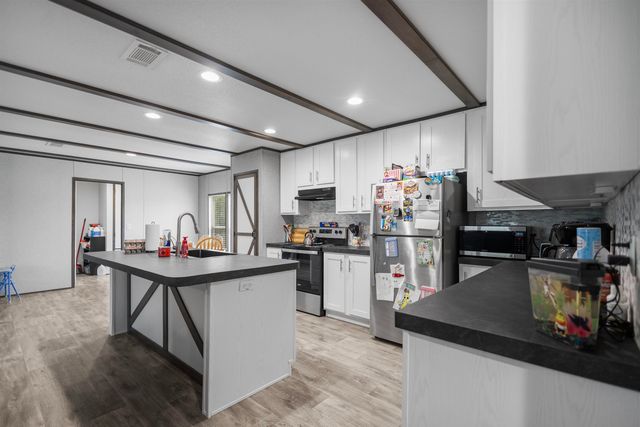 8813 County Road 454 S, Henderson, TX 75654