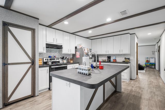 8813 County Road 454 S, Henderson, TX 75654