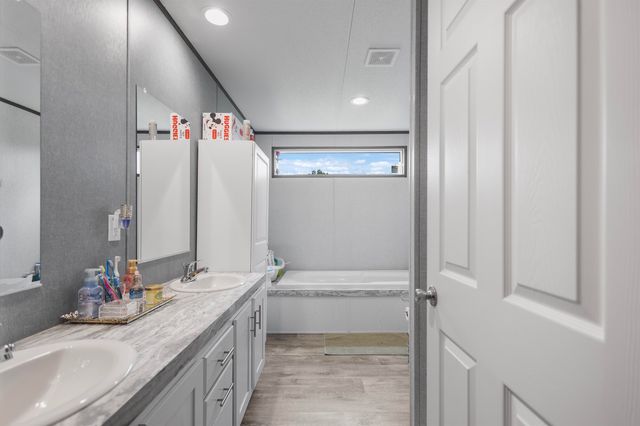 8813 County Road 454 S, Henderson, TX 75654