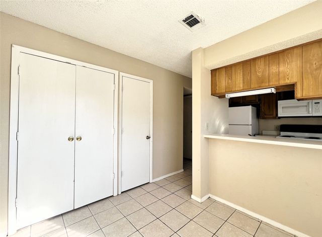 929 W Hickory Street A15, Denton, TX 76201