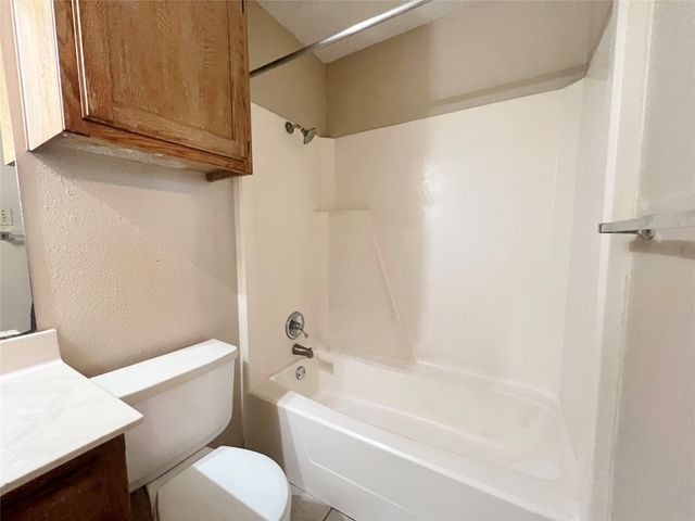 929 W Hickory Street A15, Denton, TX 76201