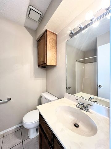 929 W Hickory Street A15, Denton, TX 76201