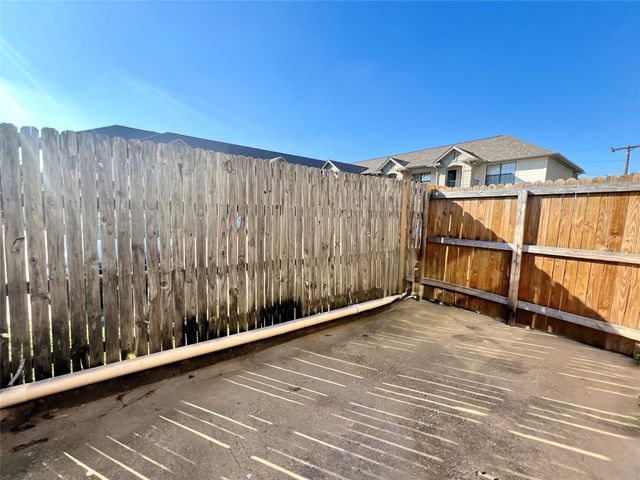 929 W Hickory Street A15, Denton, TX 76201