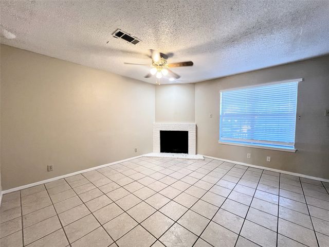 929 W Hickory Street A15, Denton, TX 76201