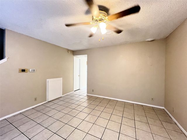 929 W Hickory Street A15, Denton, TX 76201