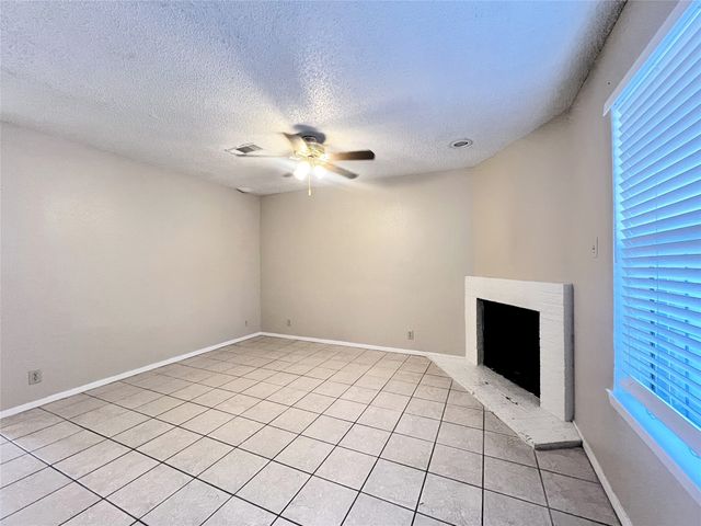 929 W Hickory Street A15, Denton, TX 76201