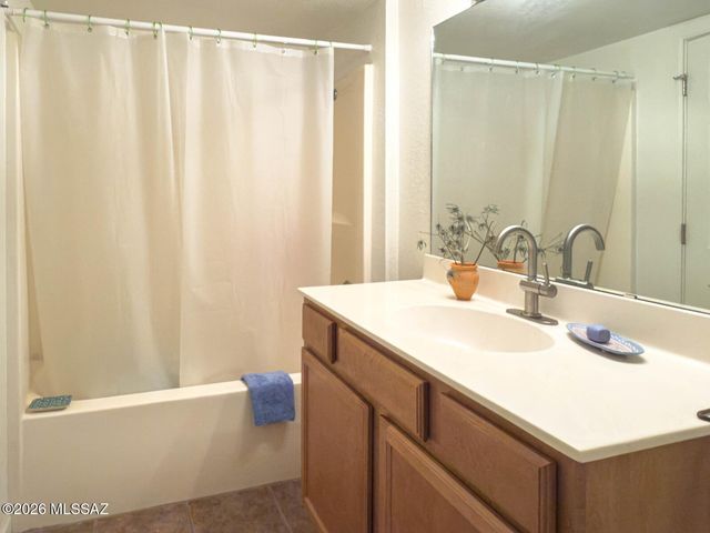 101 S Players Club Drive APT 1104, Tucson, AZ 85745