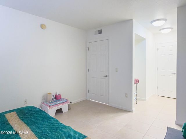 101 S Players Club Drive APT 1104, Tucson, AZ 85745