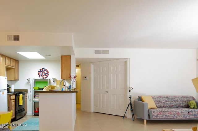 101 S Players Club Drive APT 1104, Tucson, AZ 85745