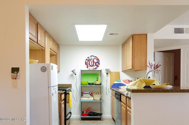 101 S Players Club Drive APT 1104, Tucson, AZ 85745