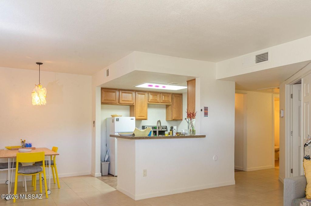 101 S Players Club Drive APT 1104, Tucson, AZ 85745