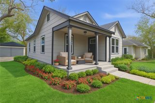 406 Hubbard Street, Yoakum, TX 77995