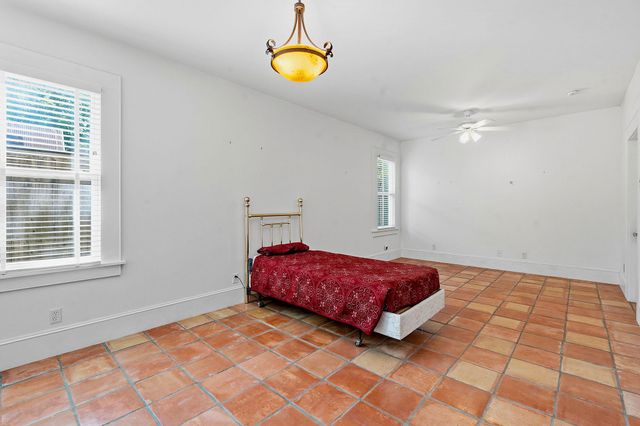 1232 Spruce ST, Lockhart, TX 78644