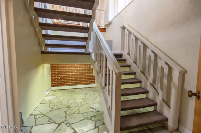 479 Holston Drive, Blountville, TN 37617