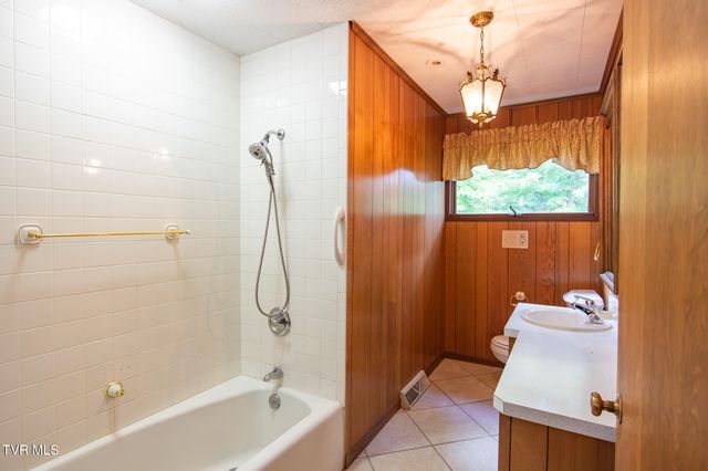 479 Holston Drive, Blountville, TN 37617