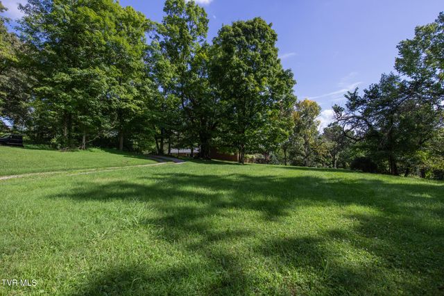 479 Holston Drive, Blountville, TN 37617